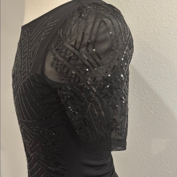 Elegant Black Blouse with Sophisticated Style - Picture 5 of 7